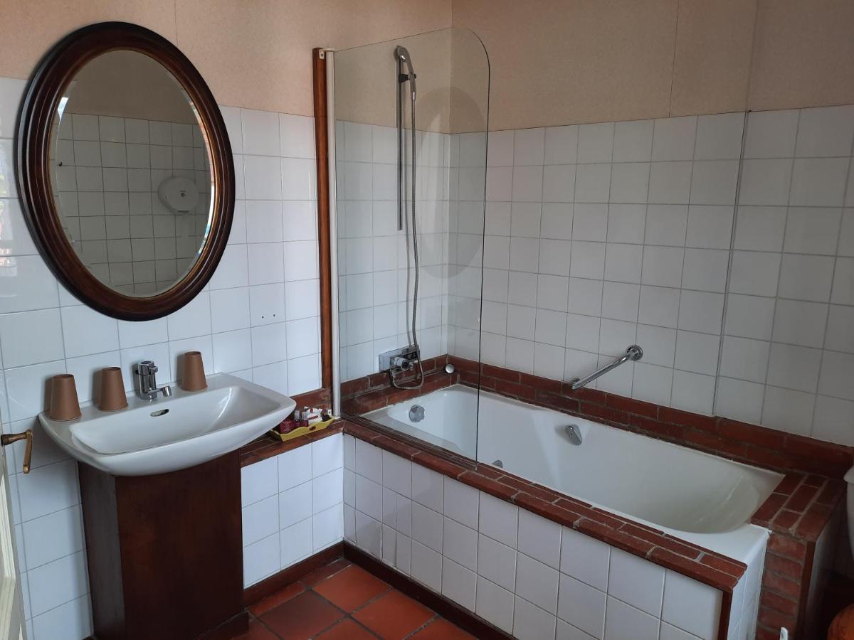 Hotel De La Barbacane Tiffauges Eksteriør bilde
