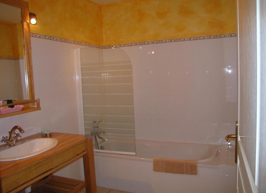 Hotel De La Barbacane Tiffauges Rom bilde