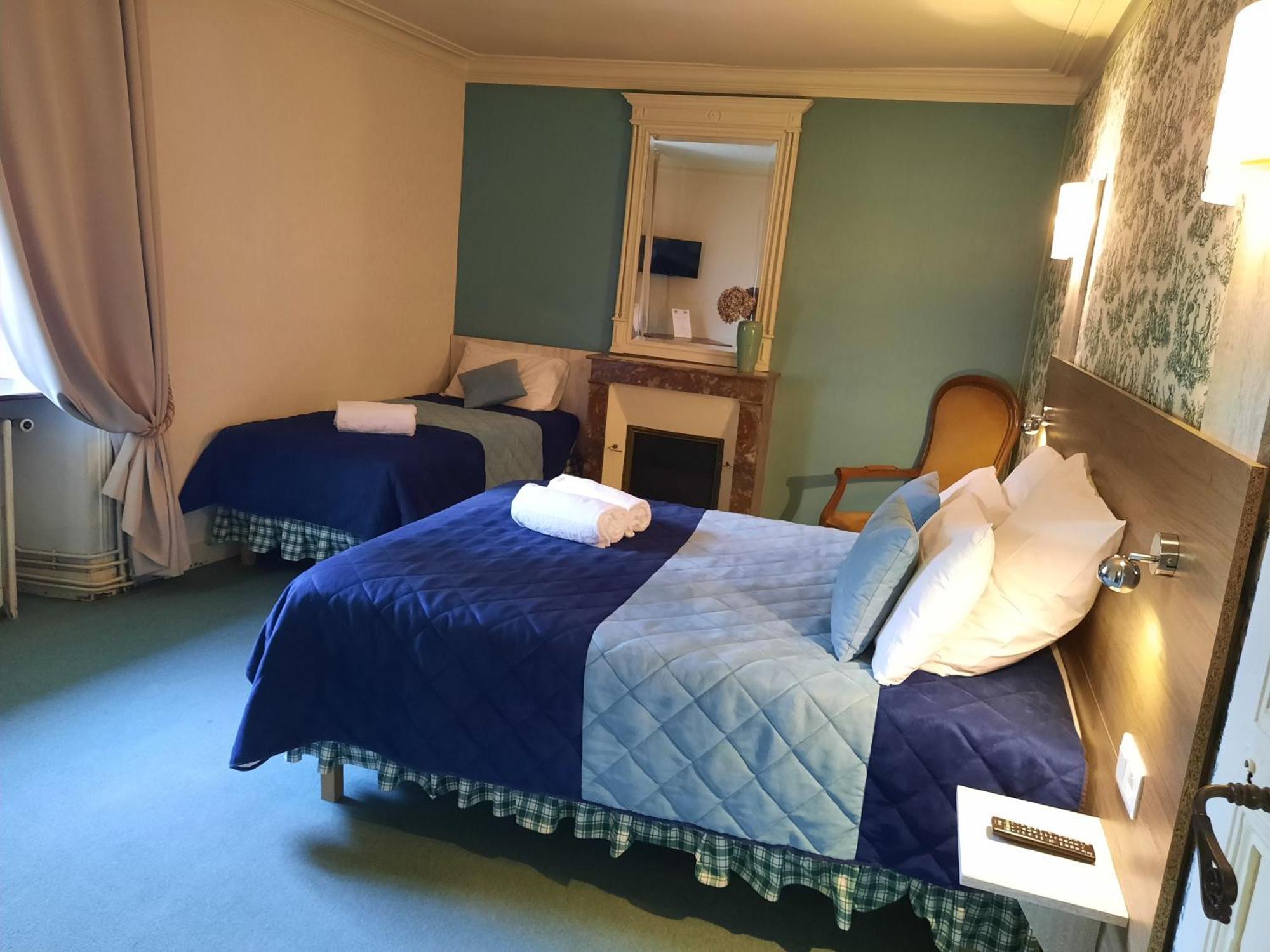 Hotel De La Barbacane Tiffauges Rom bilde